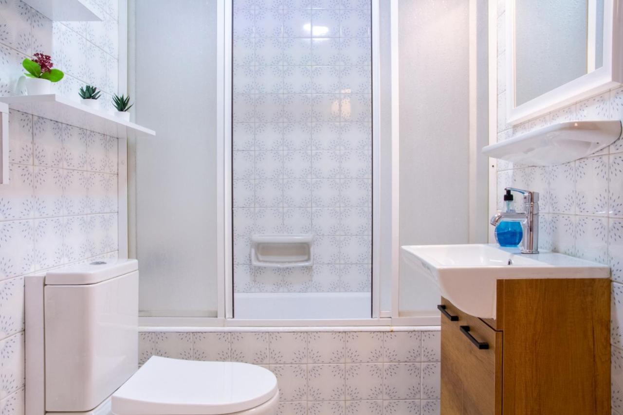 דירות Gorgeous Flat With Balcony In Izmir Konak מראה חיצוני תמונה